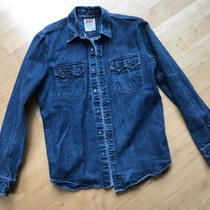 Fitted Levi denim button down shirt